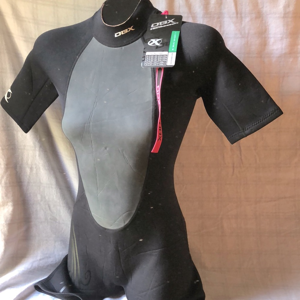$79 New DBX Black super stretch Neoprene 3/2 MM Women’s Shorty Body suit size 12